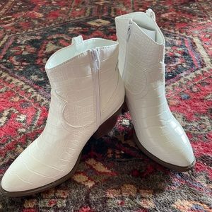 Brand new, never worn, Sugar crock style white western booties, size 8.5